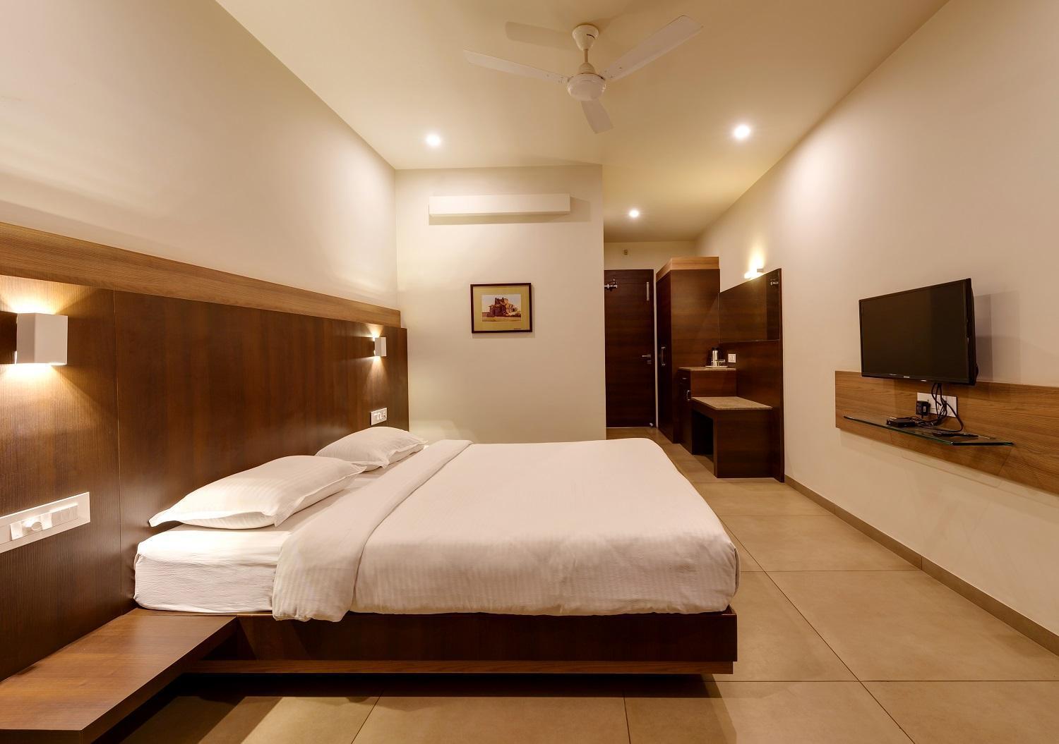 Hotel Classic Mid Town, Kolhapur Esterno foto
