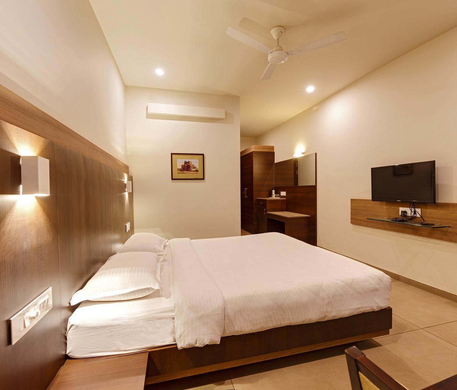 Hotel Classic Mid Town, Kolhapur Esterno foto