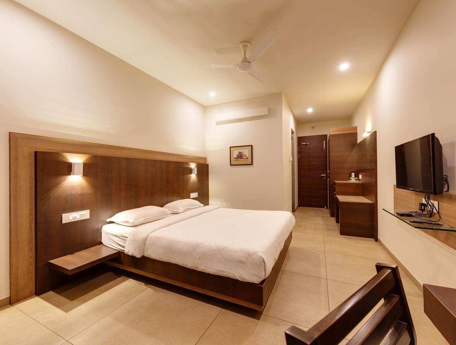 Hotel Classic Mid Town, Kolhapur Esterno foto