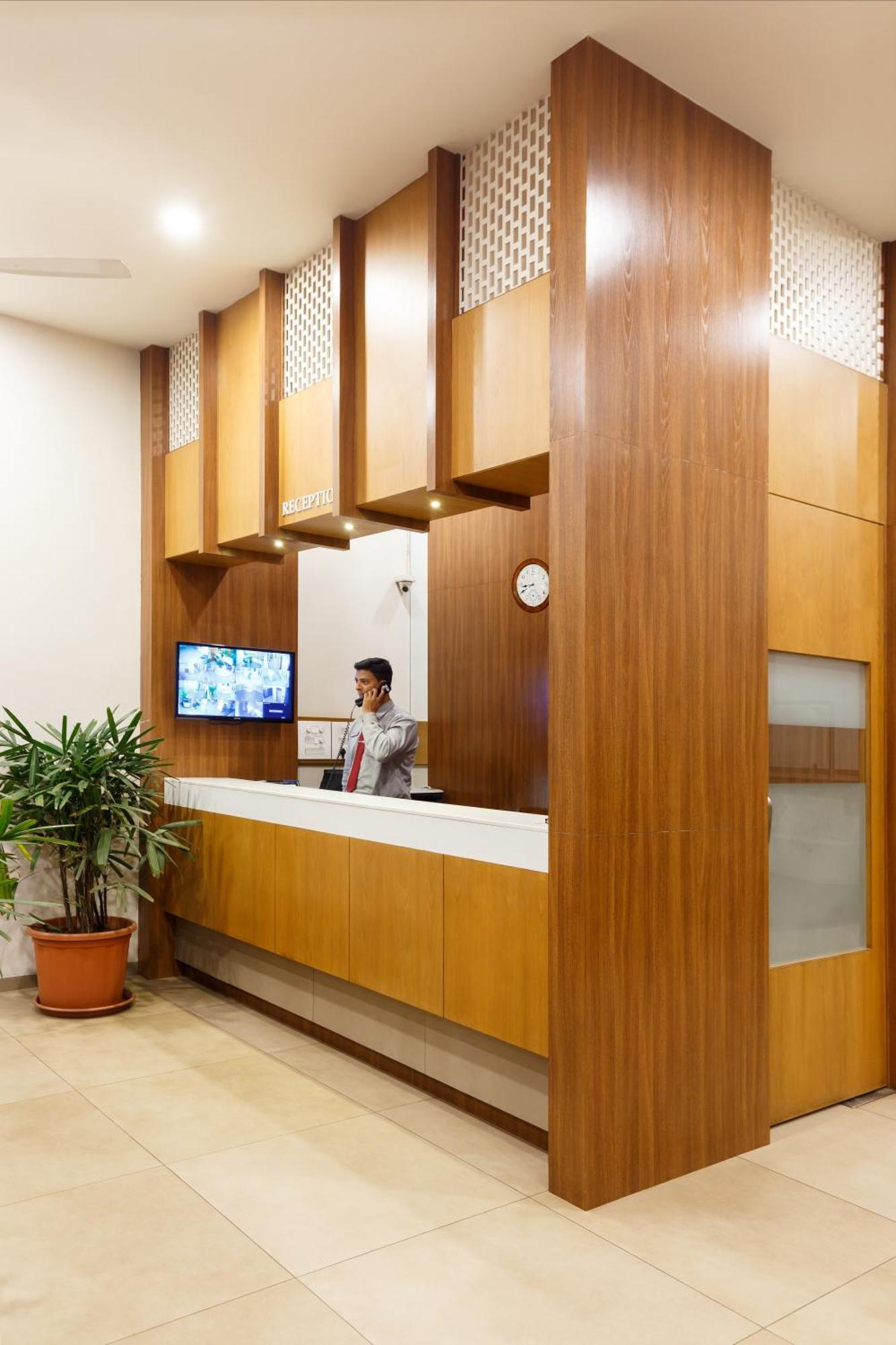 Hotel Classic Mid Town, Kolhapur Esterno foto