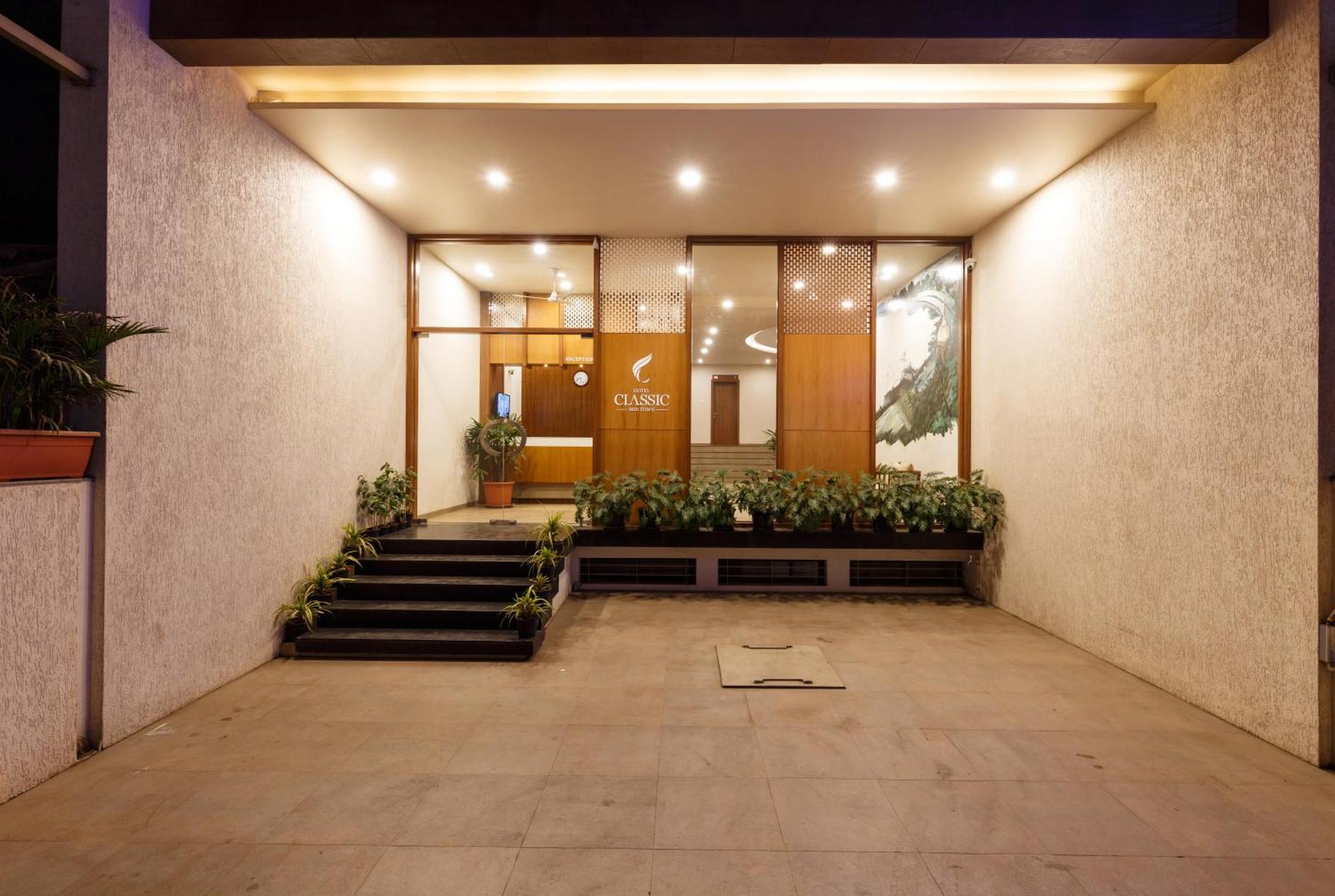 Hotel Classic Mid Town, Kolhapur Esterno foto