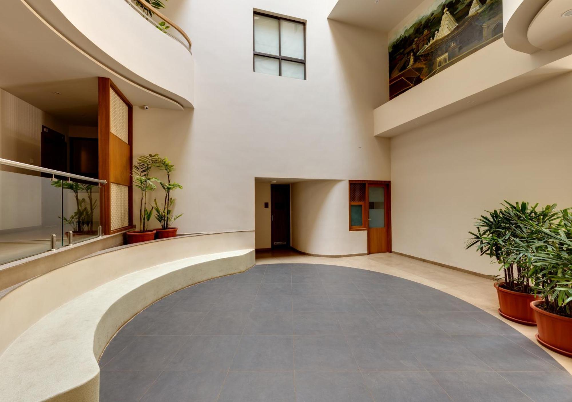 Hotel Classic Mid Town, Kolhapur Esterno foto