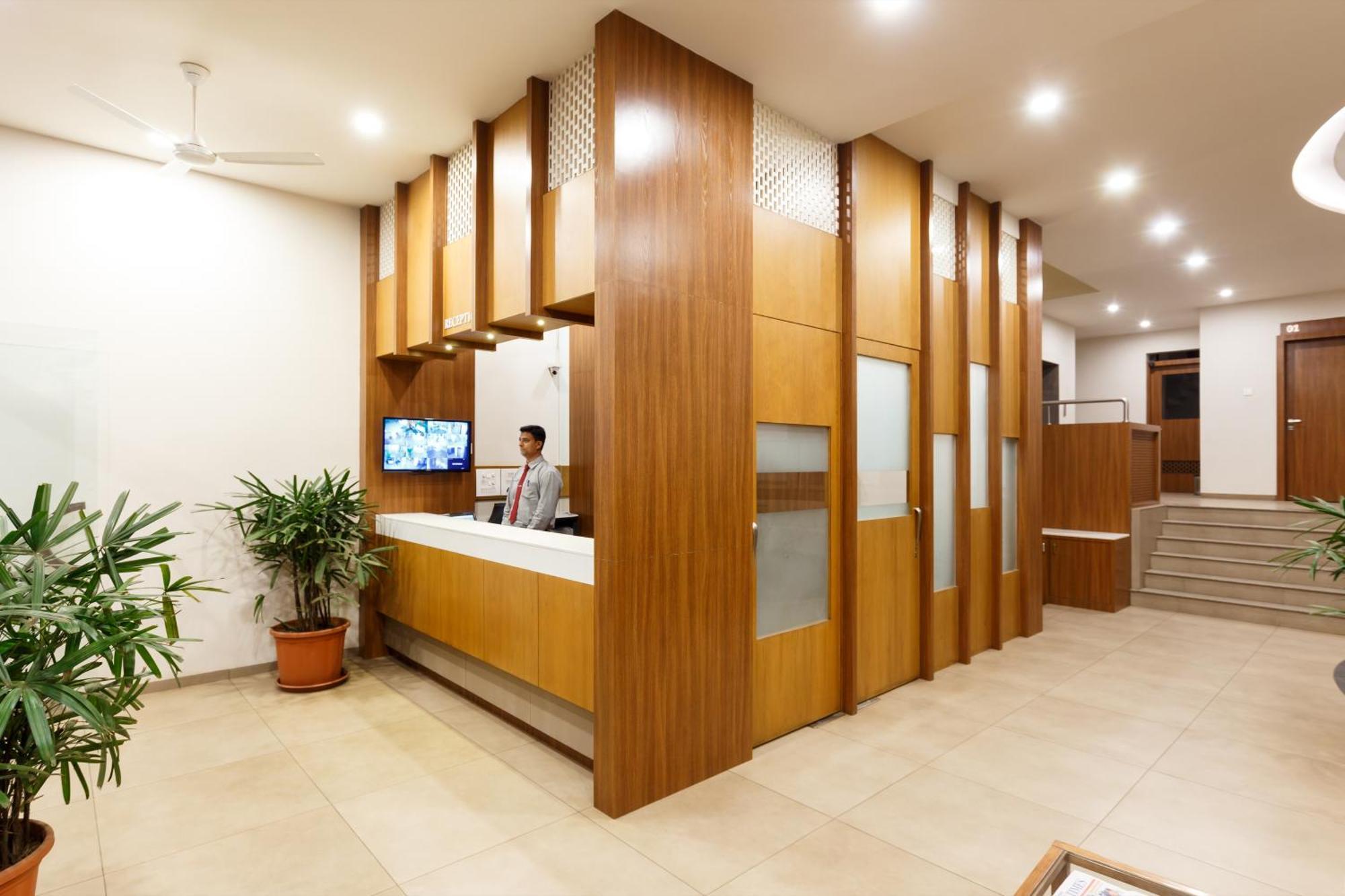 Hotel Classic Mid Town, Kolhapur Esterno foto