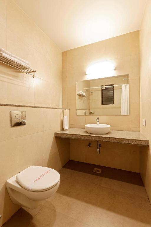 Hotel Classic Mid Town, Kolhapur Esterno foto