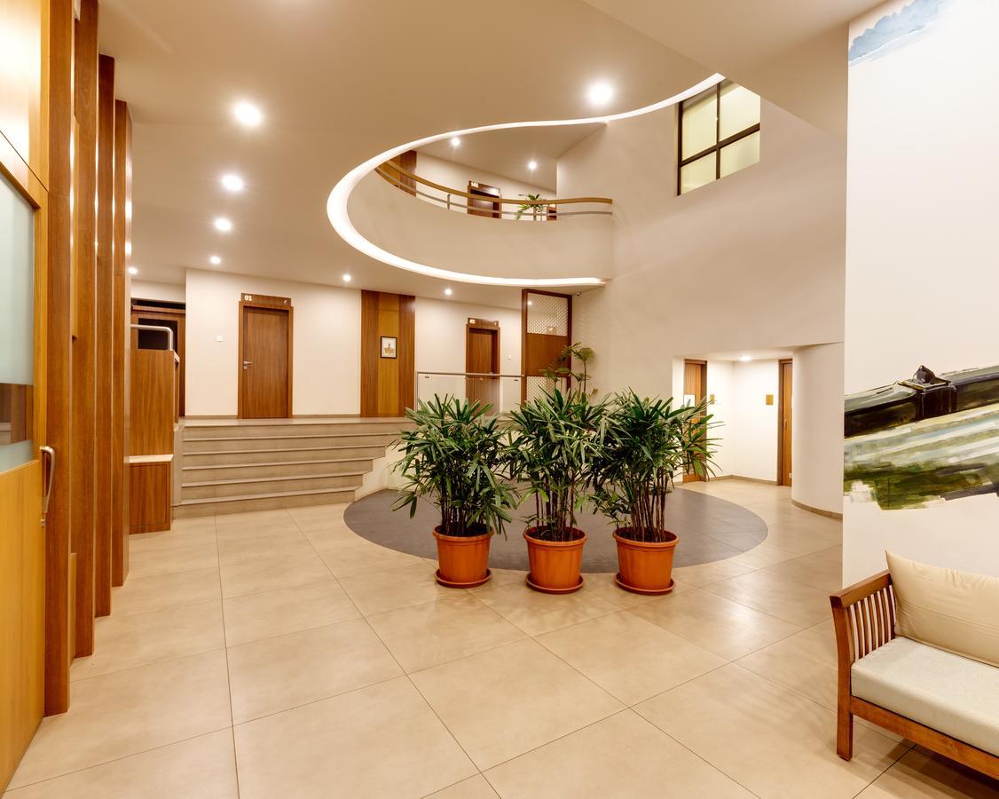 Hotel Classic Mid Town, Kolhapur Esterno foto