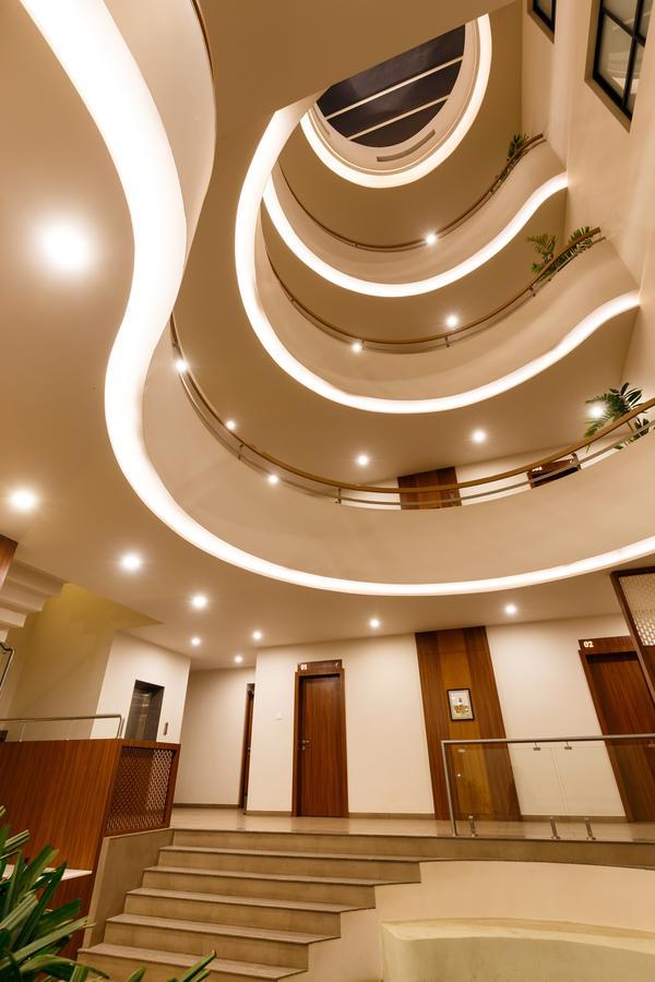 Hotel Classic Mid Town, Kolhapur Esterno foto